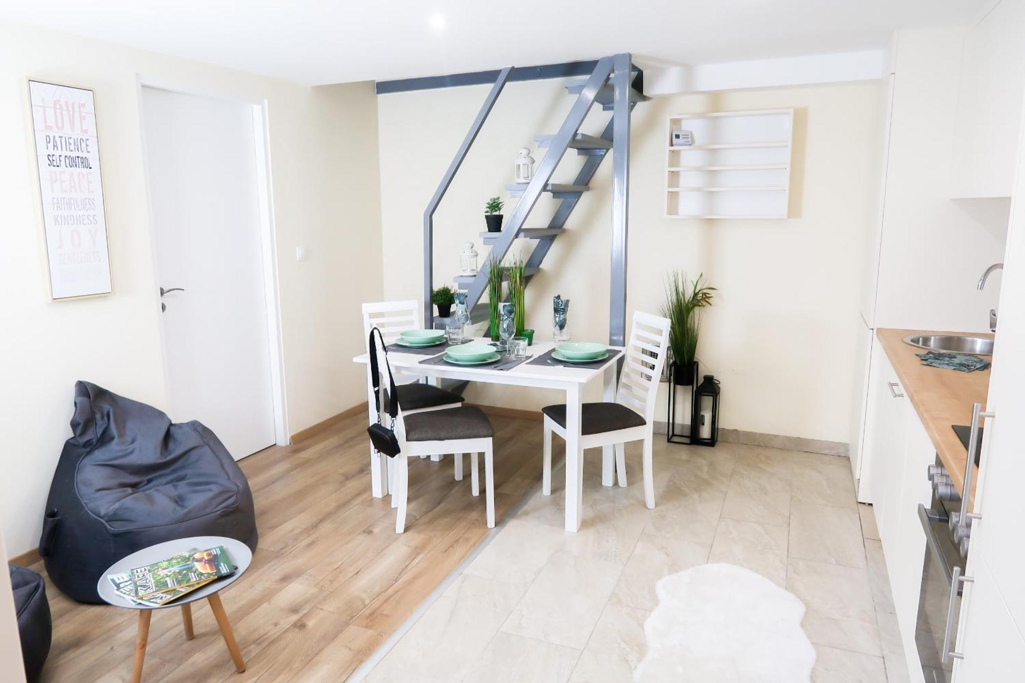 Budapest City Center, Nicely Renovated Apartment With 3 Bedrooms Exterior photo