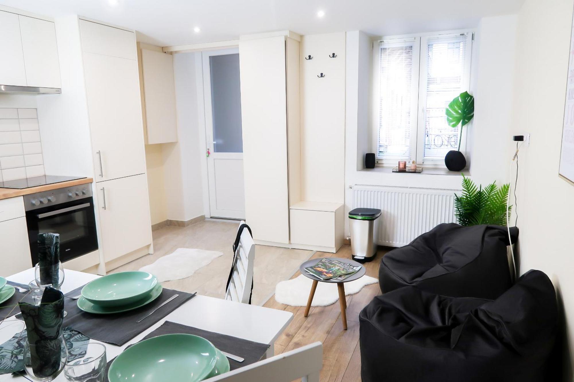 Budapest City Center, Nicely Renovated Apartment With 3 Bedrooms Exterior photo
